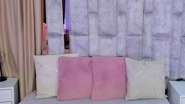 Snapshot of lila_noa chatting on 11/28/25, 07:27 lila noa online show from 11/28/25, 07:27