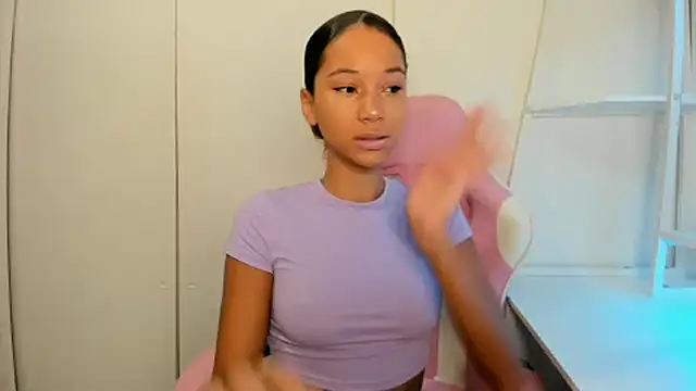 Snapshot of cedaya444 chatting on 12/27/24, 01:43 cedaya444 online show from 12/27/24, 01:43