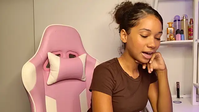 Snapshot of cedaya444 chatting on 09/26/25, 11:42 cedaya444 online show from 09/26/25, 11:42