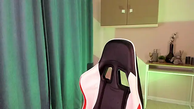 Snapshot of LilithStrangfor chatting on 12/16/24, 07:58 LilithStrangfor online show from 12/16/24, 07:58