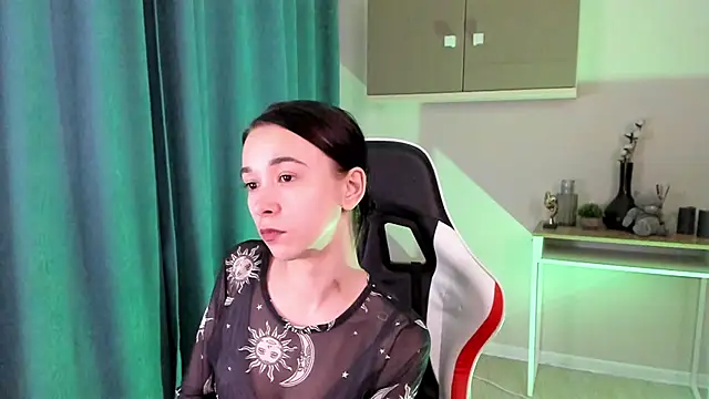 Snapshot of LilithStrangfor chatting on 12/16/24, 11:01 LilithStrangfor online show from 12/16/24, 11:01