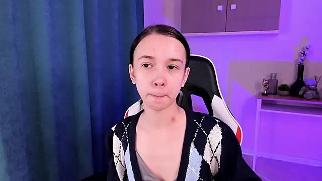 Snapshot of LilithStrangfor chatting on 12/17/24, 04:45 LilithStrangfor online show from 12/17/24, 04:45