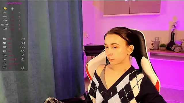 Snapshot of LilithStrangfor chatting on 12/17/24, 11:17 LilithStrangfor online show from 12/17/24, 11:17