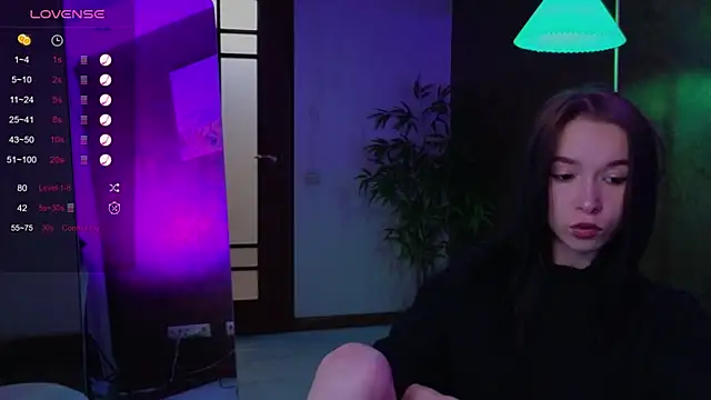 Snapshot of LilithStrangfor chatting on 09/29/25, 01:33 LilithStrangfor online show from 09/29/25, 01:33