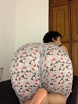 Snapshot of Mrskary chatting on 09/15/25, 12:05 Mrskary online show from 09/15/25, 12:05