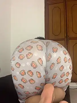 Snapshot of Mrskary chatting on 09/16/25, 12:28 Mrskary online show from 09/16/25, 12:28