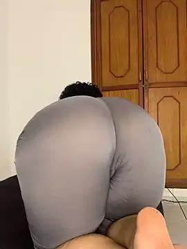 Snapshot of Mrskary chatting on 10/11/25, 09:13 Mrskary online show from 10/11/25, 09:13