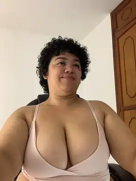 Snapshot of Mrskary chatting on 10/23/25, 09:19 Mrskary online show from 10/23/25, 09:19