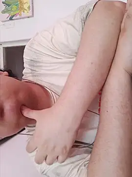 Snapshot of beautiful_hands_ chatting on 04/27/26, 09:24 beautiful hands online show from 04/27/26, 09:24
