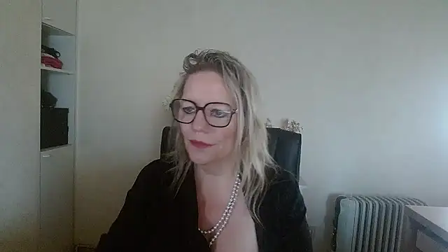 Silkesquirt online show from 10/24/25, 07:16