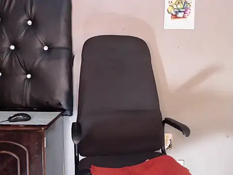 Snapshot of SexyMbalee chatting on 04/21/26, 12:23 SexyMbalee online show from 04/21/26, 12:23