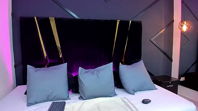 shaina vasquez online show from 02/13/25, 10:33