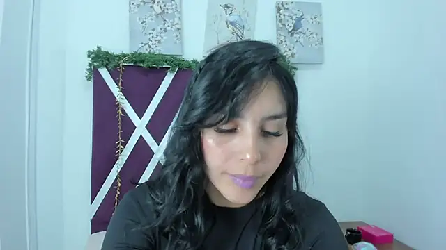  miaquevedo  online show from 11/15/25, 11:29