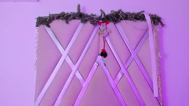  miaquevedo  online show from 12/17/25, 01:39