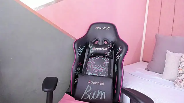 lilith noahh online show from 01/19/25, 04:12