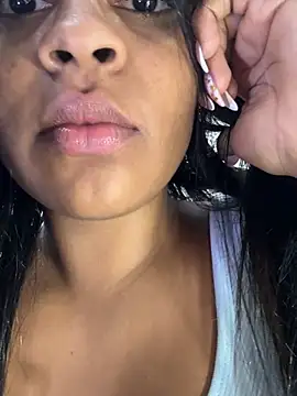 Snapshot of SussiSotto chatting on 12/11/24, 12:02 SussiSotto online show from 12/11/24, 12:02