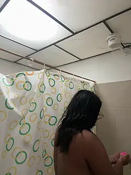 Snapshot of SussiSotto chatting on 12/14/24, 12:12 SussiSotto online show from 12/14/24, 12:12