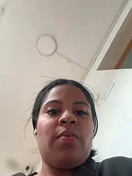 Snapshot of SussiSotto chatting on 12/21/24, 06:44 SussiSotto online show from 12/21/24, 06:44