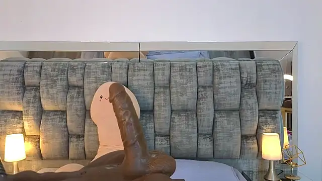 Snapshot of SussiSotto chatting on 12/29/24, 06:16 SussiSotto online show from 12/29/24, 06:16