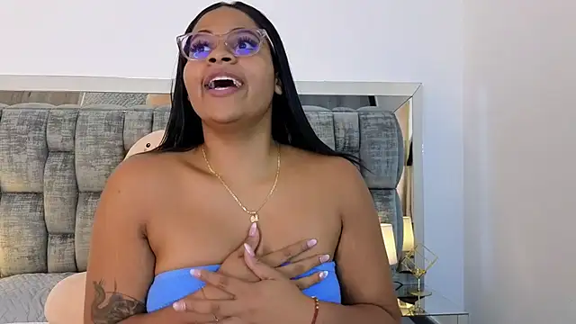 Snapshot of SussiSotto chatting on 01/11/25, 02:47 SussiSotto online show from 01/11/25, 02:47