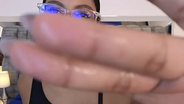 Snapshot of SussiSotto chatting on 02/13/25, 01:37 SussiSotto online show from 02/13/25, 01:37