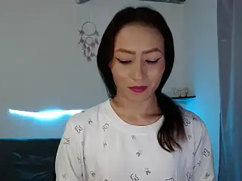 Snapshot of Sara-Guzman1 chatting on 01/26/25, 10:02 Sara-Guzman1 online show from 01/26/25, 10:02