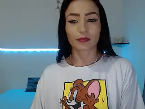 Snapshot of Sara-Guzman1 chatting on 02/11/25, 05:05 Sara-Guzman1 online show from 02/11/25, 05:05