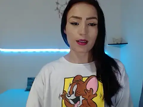 Snapshot of Sara-Guzman1 chatting on 02/11/25, 08:48 Sara-Guzman1 online show from 02/11/25, 08:48