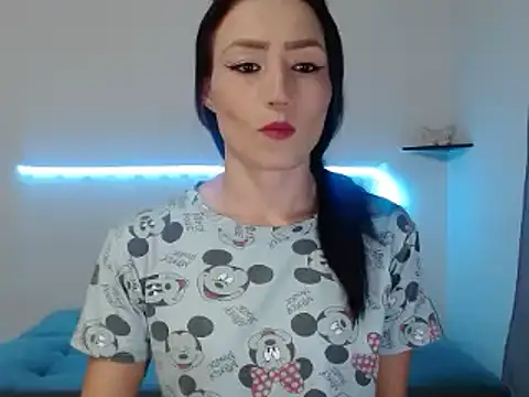 Snapshot of Sara-Guzman1 chatting on 02/18/25, 03:42 Sara-Guzman1 online show from 02/18/25, 03:42