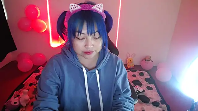 Snapshot of Shaddycute_ chatting on 12/21/24, 04:03 Shaddycute online show from 12/21/24, 04:03