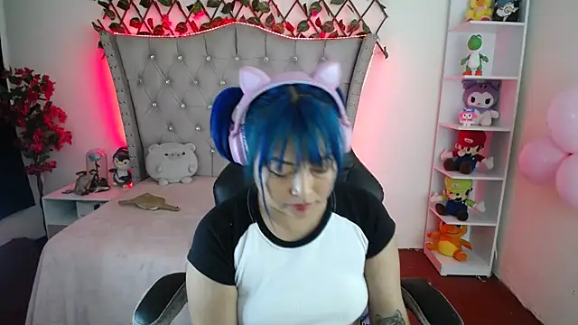 Snapshot of Shaddycute_ chatting on 12/23/24, 04:50 Shaddycute online show from 12/23/24, 04:50