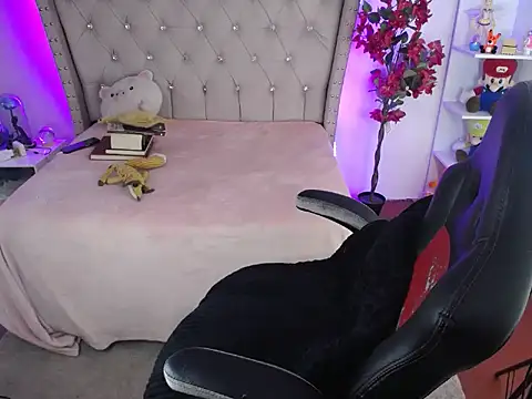 Snapshot of Shaddycute_ chatting on 02/03/25, 12:14 Shaddycute online show from 02/03/25, 12:14