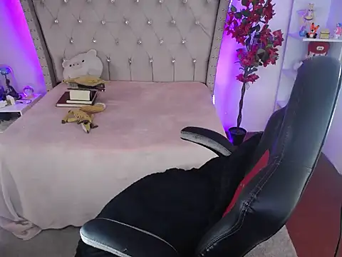 Snapshot of Shaddycute_ chatting on 02/03/25, 03:17 Shaddycute online show from 02/03/25, 03:17