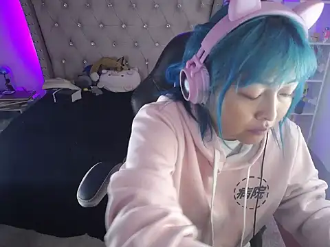 Snapshot of Shaddycute_ chatting on 02/15/25, 09:59 Shaddycute online show from 02/15/25, 09:59