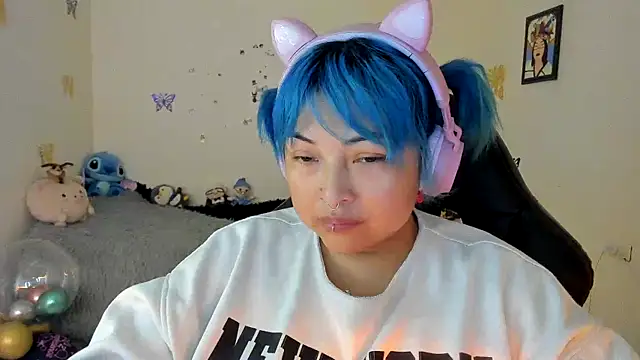 Snapshot of Shaddycute_ chatting on 09/13/25, 10:42 Shaddycute online show from 09/13/25, 10:42