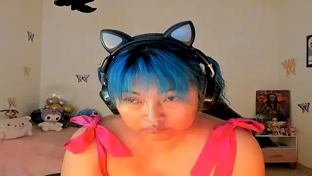 Snapshot of Shaddycute_ chatting on 09/17/25, 12:07 Shaddycute online show from 09/17/25, 12:07