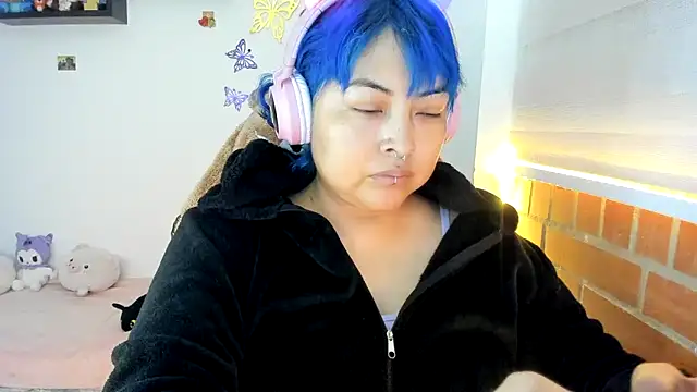 Snapshot of Shaddycute_ chatting on 10/28/25, 02:31 Shaddycute online show from 10/28/25, 02:31