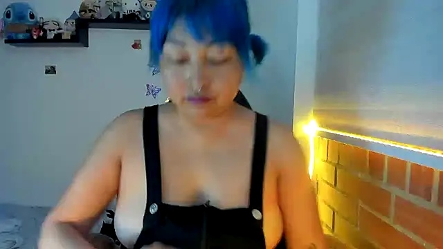 Snapshot of Shaddycute_ chatting on 11/11/25, 02:17 Shaddycute online show from 11/11/25, 02:17