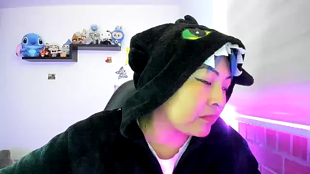 Snapshot of Shaddycute_ chatting on 11/18/25, 05:06 Shaddycute online show from 11/18/25, 05:06