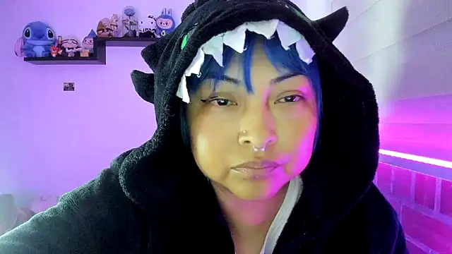 Snapshot of Shaddycute_ chatting on 11/19/25, 05:07 Shaddycute online show from 11/19/25, 05:07