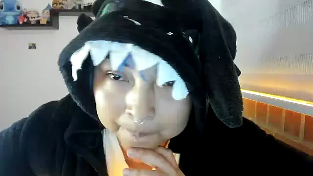 Snapshot of Shaddycute_ chatting on 11/19/25, 05:13 Shaddycute online show from 11/19/25, 05:13