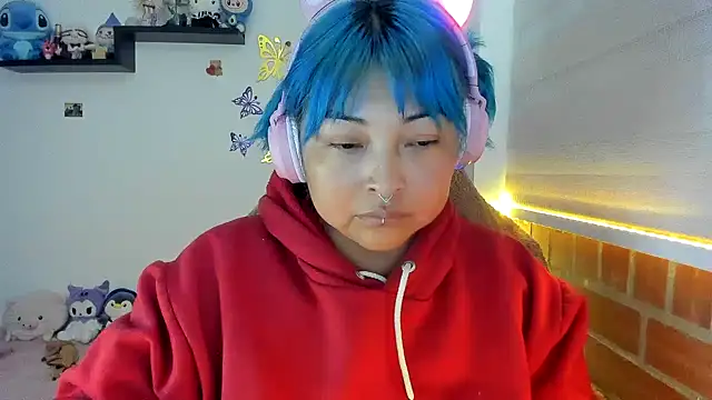 Snapshot of Shaddycute_ chatting on 12/15/25, 03:27 Shaddycute online show from 12/15/25, 03:27