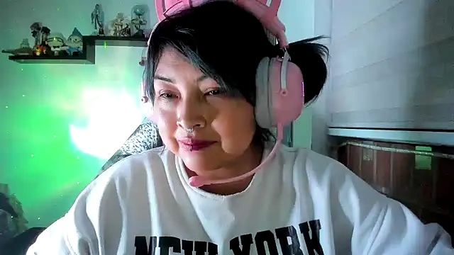 Shaddycute  online show from 05/20/26, 03:02