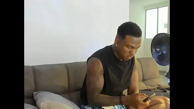 Snapshot of Troykhalil chatting on 03/12/26, 10:05 Troykhalil online show from 03/12/26, 10:05