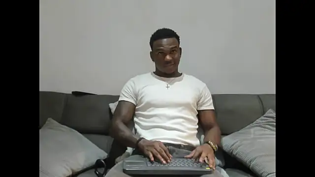 Snapshot of Troykhalil chatting on 03/21/26, 04:39 Troykhalil online show from 03/21/26, 04:39