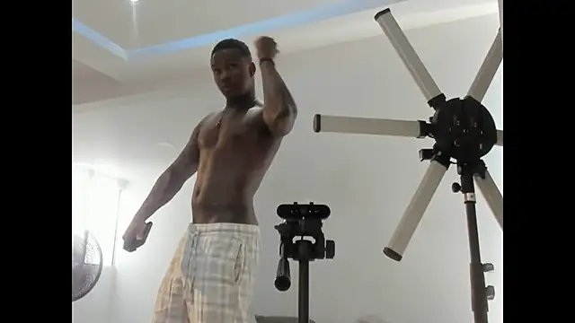 Snapshot of Troykhalil chatting on 04/20/26, 08:32 Troykhalil online show from 04/20/26, 08:32