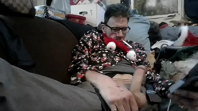 Snapshot of gettinit2wice chatting on 11/28/25, 09:45 gettinit2wice online show from 11/28/25, 09:45