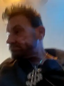 Snapshot of gettinit2wice chatting on 12/04/25, 11:02 gettinit2wice online show from 12/04/25, 11:02