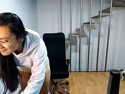 Snapshot of Jessie_Desire chatting on 02/17/25, 02:53 Jessie Desire online show from 02/17/25, 02:53