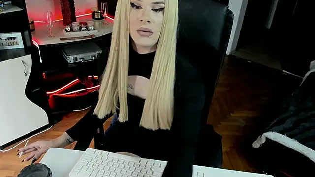 EvelynLexy online show from 11/14/25, 11:31